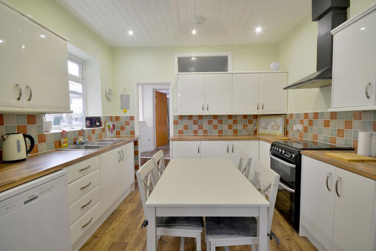 Ground Floor Apartment Up To 6 Guests With Games Chill Out Room Scarborough Exterior foto