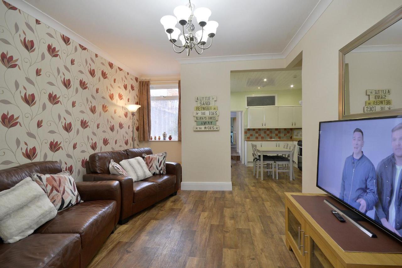 Ground Floor Apartment Up To 6 Guests With Games Chill Out Room Scarborough Exterior foto