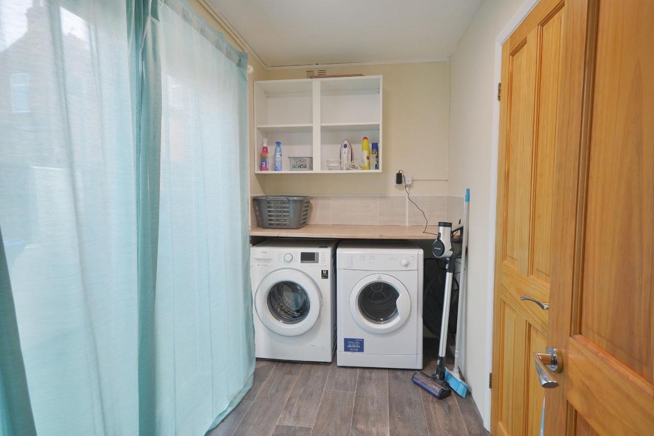 Ground Floor Apartment Up To 6 Guests With Games Chill Out Room Scarborough Exterior foto