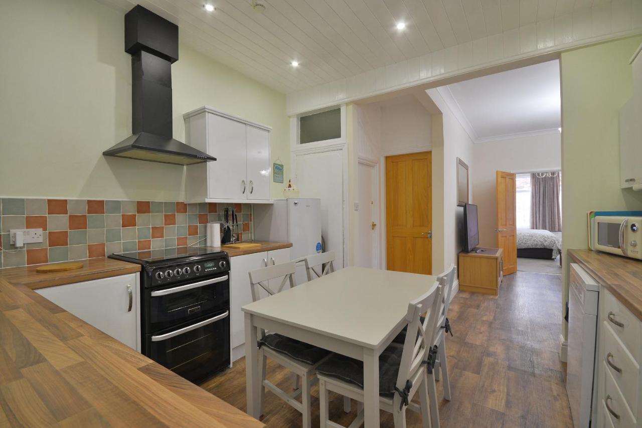 Ground Floor Apartment Up To 6 Guests With Games Chill Out Room Scarborough Exterior foto