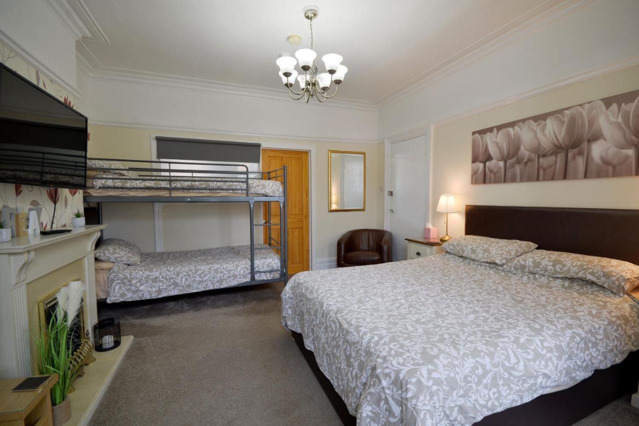 Ground Floor Apartment Up To 6 Guests With Games Chill Out Room Scarborough Exterior foto