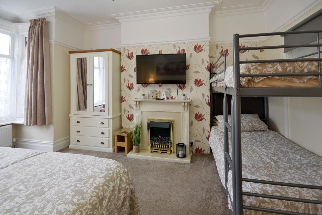 Ground Floor Apartment Up To 6 Guests With Games Chill Out Room Scarborough Exterior foto